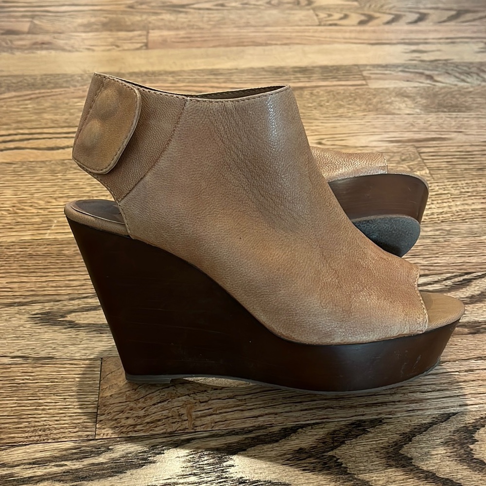 Steve Madden tan and wedges - Bestiee